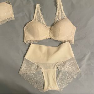 NWOT. Bra and panty set